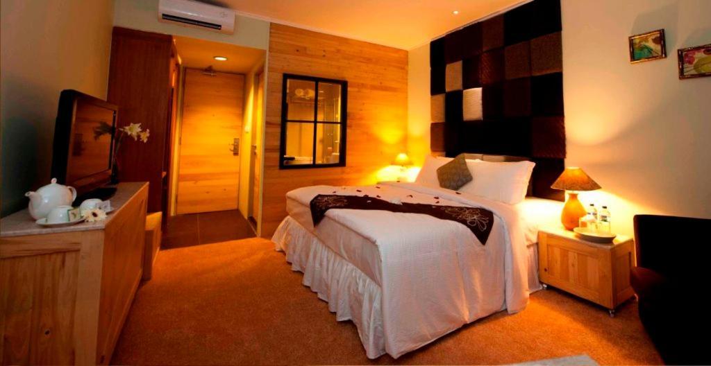 Chara Hotel Bandung Exterior foto